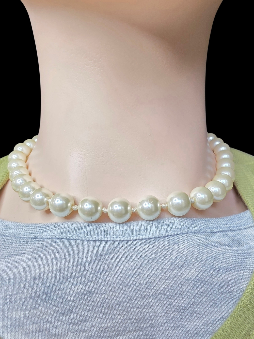 Charming Charlie Classic Glass Pearl Choker Necklace - Ivory